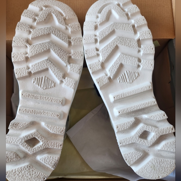Stylish Palladium boot shoes- new- size 9 - Picture 8 of 8